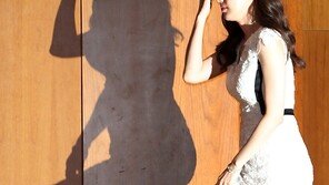 [SD포토]‘열애 후 첫 나들이’ 김지수, 20대 뺨치는 각선미