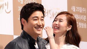 [SD포토]김지수, 연하 남친두고 ‘전노민과 팔짱’