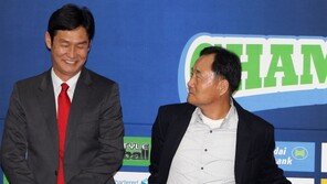 최용수 감독 “선발 공격수 최용수입니다” 김호곤 감독 “그럼 우리는 김현석이다”