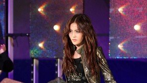 [포토] 포미닛 허가윤, 휘날리는 치마…각선미 ‘보일듯 말듯’