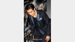 [SD포토] 이병헌, 인사는 한국식으로 ‘꾸벅’