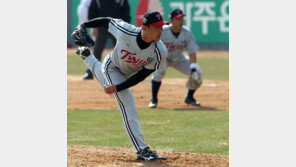 류택현 갈비뼈 부상…LG 불펜 “아이고 어쩌나”