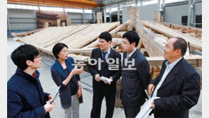 ‘문화재 보존과학 연수’ 외국인 3인, 숭례문 화재 유실에 놀라고… 전통방식 복원에 또 놀라고…