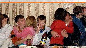 가장 외로운 솔로 사진을 보니…“웃고 있어도 눈물이 나”