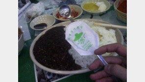 손님 체하지 마세요 “웃다가 체하겠어”