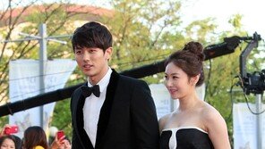 [포토] 임슬옹-손은서, ‘다정하게 팔짱끼고’