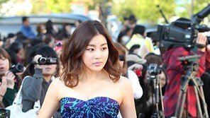 [SD포토] 강소라, 드레스도 각선미도 ‘시원시원~’