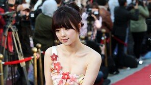 [SD포토] 홍수아, 섹시 빼고 청순매력 대폭발