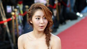[SD포토] ‘안방퀸’ 유이, 레드카펫 여신으로 