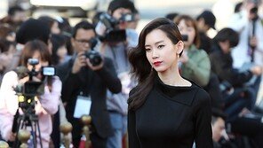 [SD포토] 신현빈, 바람불자… 아찔한 각선미 대방출