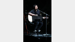 김제동, ‘유앤아이’서 기타 치며 故김광석의 곡 열창