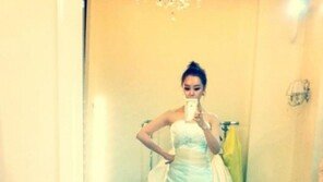 [스타 온라인] 웨딩드레스 입은 백보람 “팔짱 껴주실 분?”