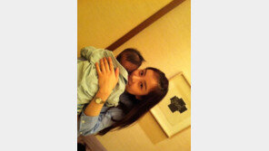 박은혜, 결혼 4주년 기념셀카 공개 ‘쌍둥이 엄마맞아?’ 동안 미모