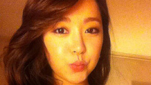 유소영, ‘아찔’ 가슴라인 파격 드레스 인증샷 공개  