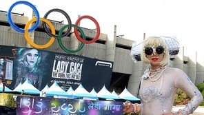 [포토] ‘레이디 가가 보고 있나?’ 팬도 경악패션 동참