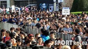 [포토] ‘끝이 보이지 않는 줄’ 레이디 가가의 위엄