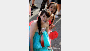 [포토] 한복이 좀비녀와 만났을 때…‘한국판 좀피패션’ 깜짝