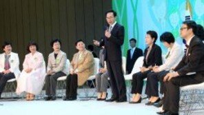 李대통령, 주부들 “우” 야유에 “별일이다” 되받아…