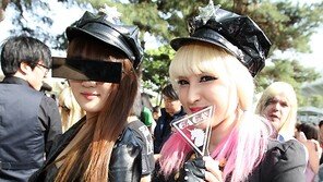 [SD포토] 레이디 가가 내한공연… 팬들 의상도 팝스타 뺨쳐