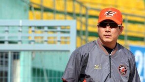 “박찬호 등판 미룰까 말까”…한대화 감독의 고민