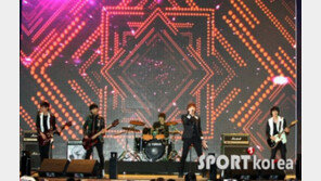 [포토] FT아일랜드 ‘폭발적인 무대’