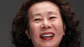 [SD포토] 윤여정 “나 이 영화 못 볼 것 같다”