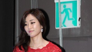 [SD포토] 김효진, 강렬한 붉은드레스 ‘단아하면서 섹시해’