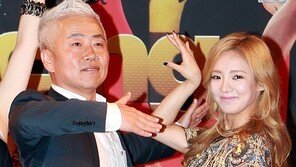 [포토] 김원철, 소녀시대 팬들에 겁먹었나? ‘민망한 손’