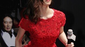 [SD포토] 김효진, 이렇게 섹시 했었나? ‘도도하게 착석’