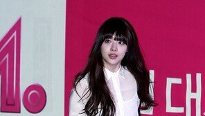 [포토] 에프엑스 설리, 걸어다니는 인형 포스