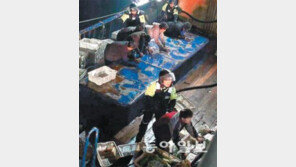 불법조업 中선원, 맹견 풀고 손도끼-칼 휘두르는데… 방검복 없어 구명조끼만 입고 싸웠다