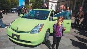 [지구촌 이모저모]“난폭 이미지 벗자” 뉴욕 새 택시, 연녹색 변신