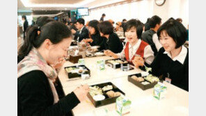 ‘아이돌 도시락’에 푹 빠진 주부사원들