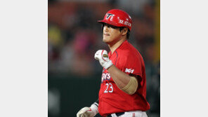 최희섭 “아홉번 나와서 4번 홈런…그는 사람이 아니야”