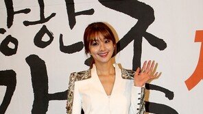 [포토] 김빈우 ‘아슬아슬 초미니 스커트’