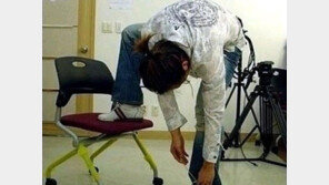 신발끈 편하게 묶는 법 “이게 좀 바보 같아 보이긴 해도…”