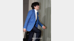 [SD포토] 류시원, 입술 굳게 다문 채 포토라인 들어가