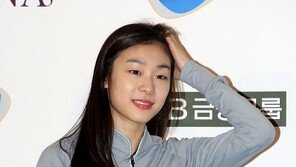[포토] 머리 넘기는 김연아 ‘오늘 좀 덥네요~’