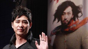 [포토] 강지환, 과도한 아이라인… 서글서글한 매력 실종