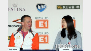 [포토] 김연아 ‘코치님 저 오늘 괜찮나요?’