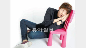 [Culture]시트콤 ‘스탠바이’서 짓궂은 PD역 이기우, 옷 벗을 준비까지 끝… 완전 망가질 겁니다