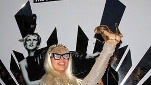 레이디 가가 결별  “너무 바쁜 일정 탓에…”