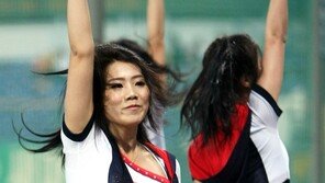 [포토] 치어리더 ‘더울땐 이렇게~!’