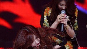 [포토] 포미닛 현아, 90도 인사 ‘1위 했어요’