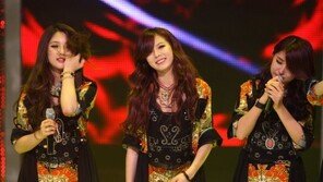 [포토] 포미닛 현아, 나홀로 싱글벙글 ‘1위 했어요’