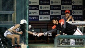 [포토] 박찬호, 미모의 배트걸을 찾은 까닭은…