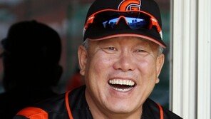 “기 죽을라” 첫 홈런 맞자 교체 양승호 감독의 ‘최대성 아끼기’