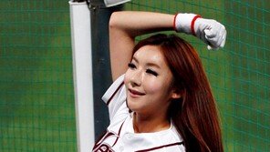 [포토] 치어리더, 핫팬츠 입고 신나는 응원!