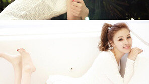 박은지 섹시 화보 공개! “숨 막히는 여신 자태”