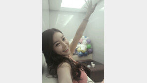 원자현, 핑크빛 여성미 강조 의상에 글래머 몸매 빛나